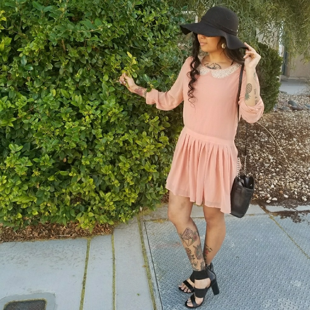 Long long sleeve Peterpan collar dress